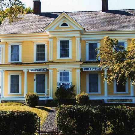 The Breakers Bed And Breakfast Digby Exterior photo
