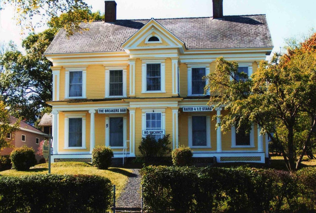 The Breakers Bed And Breakfast Digby Exterior photo