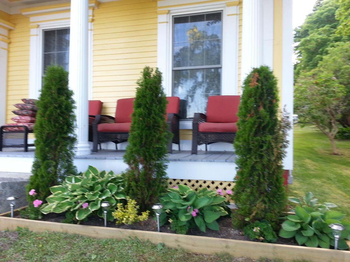 The Breakers Bed And Breakfast Digby Exterior photo