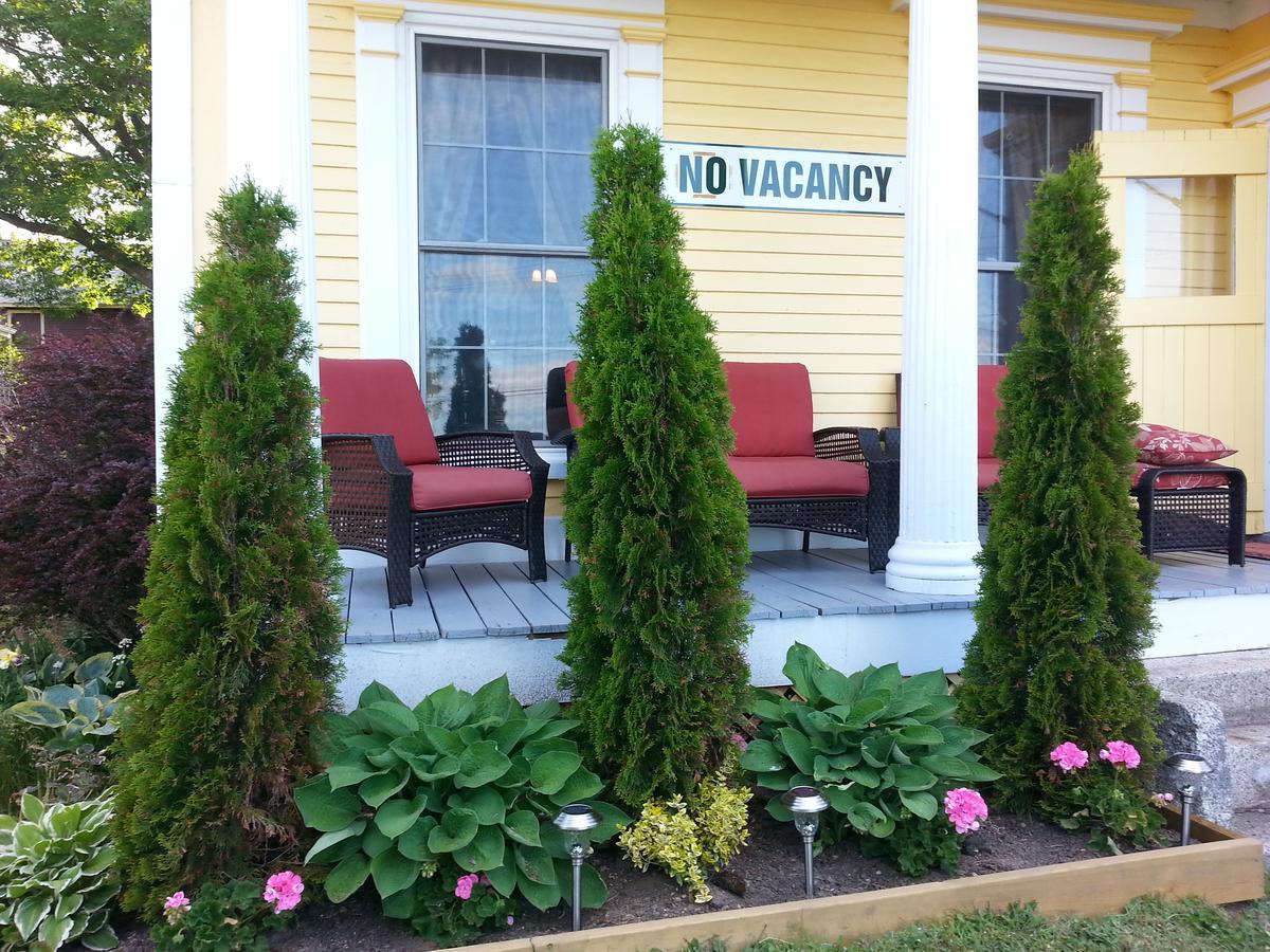 The Breakers Bed And Breakfast Digby Exterior photo
